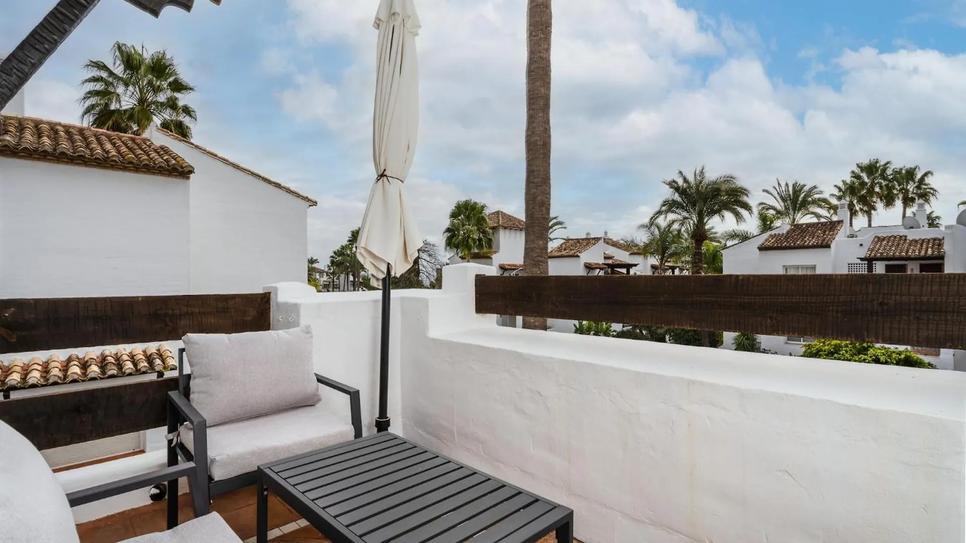 Costalita Corner Apartment Estepona